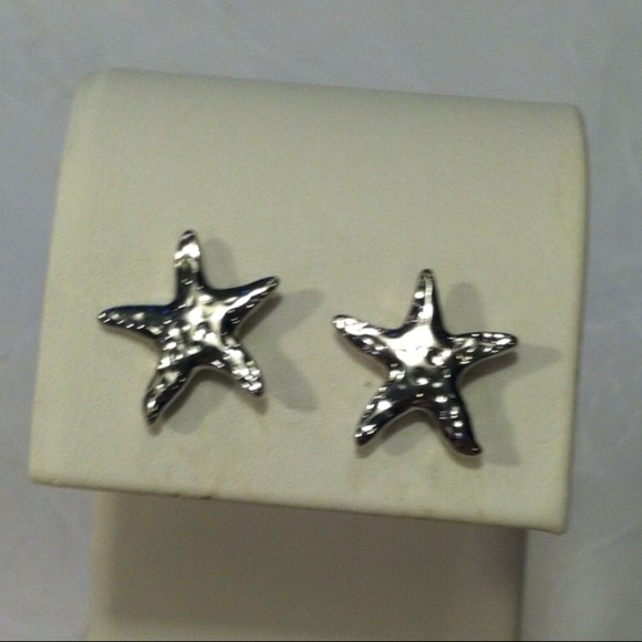 Jewelry - 🚫SOLD🚫 Silver starfish earrings