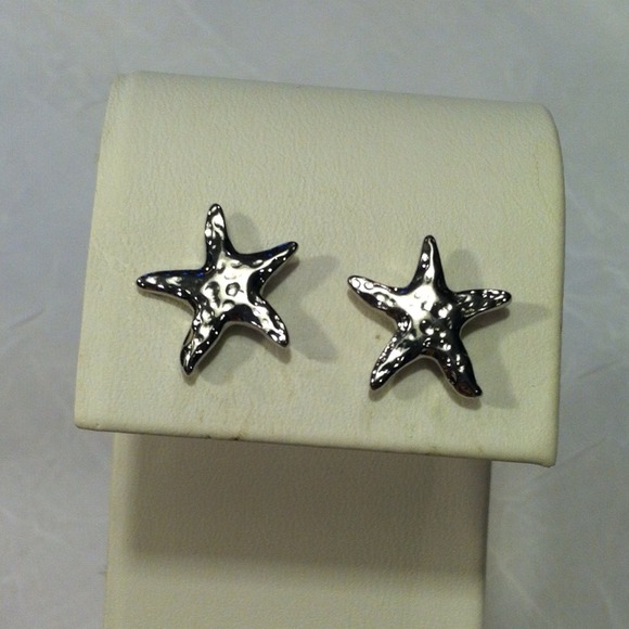 🚫SOLD🚫 Silver starfish earrings - Picture 3 of 4