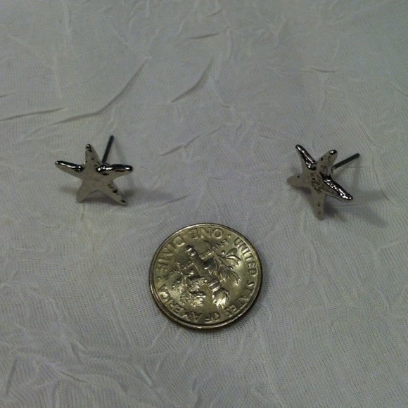 🚫SOLD🚫 Silver starfish earrings - Picture 4 of 4