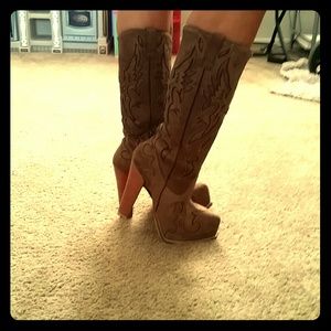 Never worn Jeffrey campbell trejo boot size 7!!