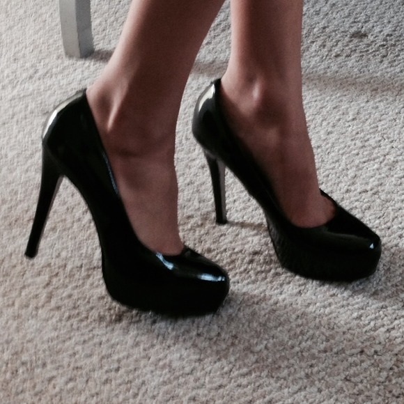 Steve Madden Women's Russhh Snip Toe Pump Black Patent Size 8.0 Steve Madden Women's Russhh Snip Toe Pump Black Patent Size 8.0