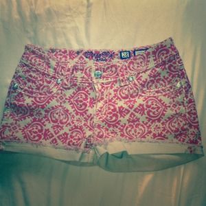 🔴SOLD🔴Red patterned Miss Me shorts!!