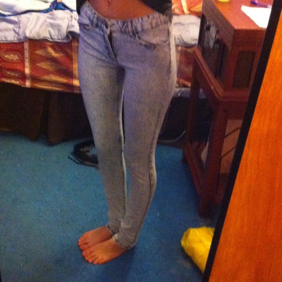 Light acid wash jeans - Picture 3 of 3