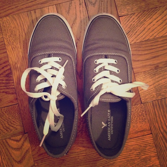 AE canvas shoes