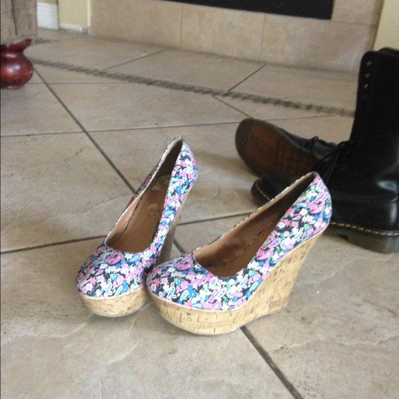Floral wedges