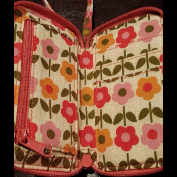 Vera Bradley All In One Wristlet - Picture 2 of 3