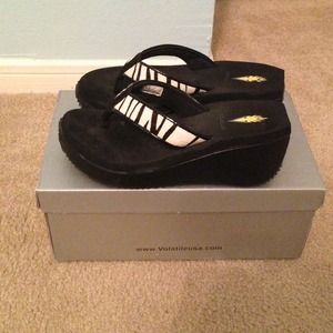 Volatile wedge sandals in zebra print