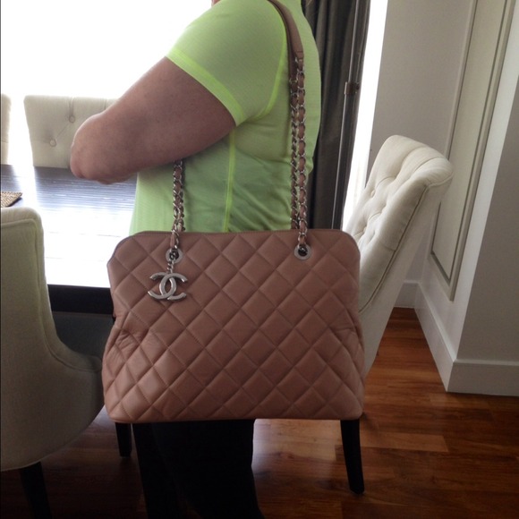 ⛔️SOLD⛔️Gorgeous Chanel S/S 14 Shopper Tote - Picture 4 of 4