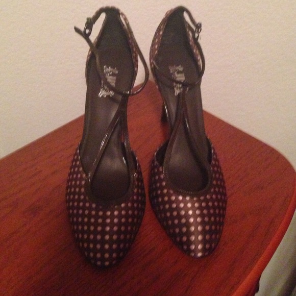 JLo chocolate pump with pink polka dots...