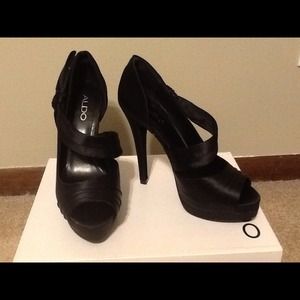 Black Aldo pumps