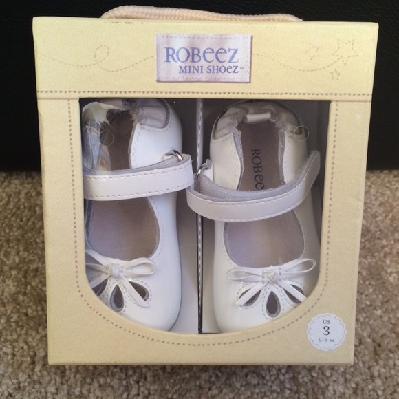 Robeez Mini Shoez - Ms Patent Mary Jane White - Picture 2 of 4