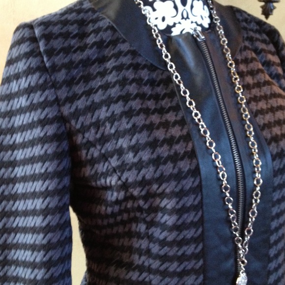⛔️SOLD⛔️Black and grey tailored jacket