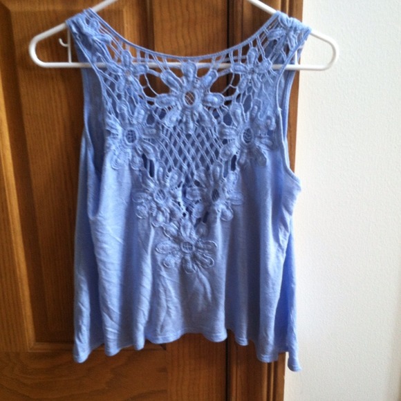 FLORAL LACE CROP TOP SIZE SM - Picture 2 of 3