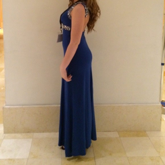 Gorgeous formal gown! - Picture 4 of 4