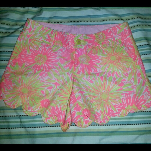 Sold**Lilly Pulitzer Sunkissed buttercup shorts