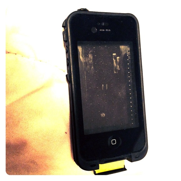 iPhone 4 life proof water proof case