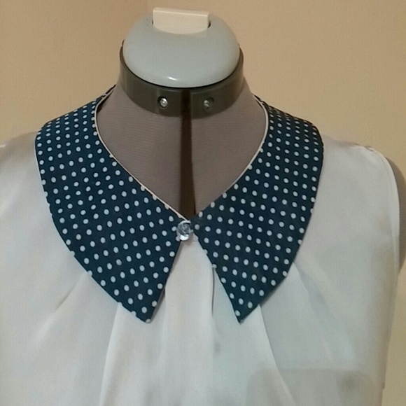Polka dot Peter pan collar
