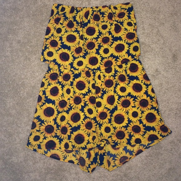 Sunflower strapless romper 🌻