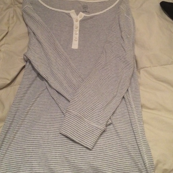 Gap tshirt