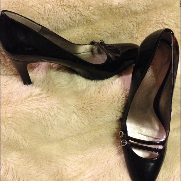 Elegant~Heels - Picture 3 of 3