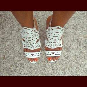 New All White 4+"heels