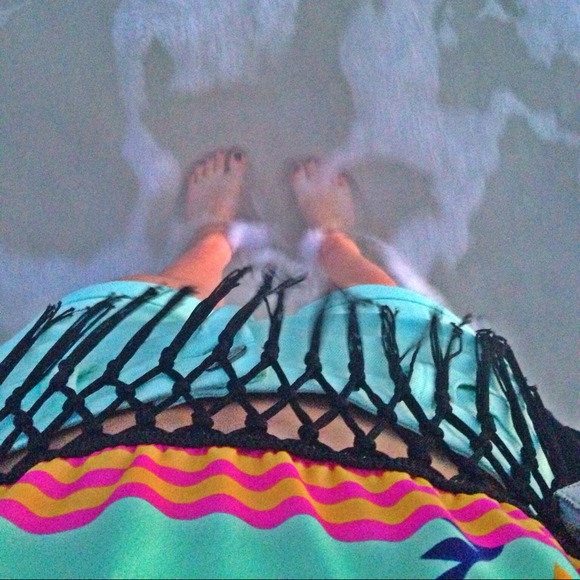Adorable Aztec top - Picture 2 of 2