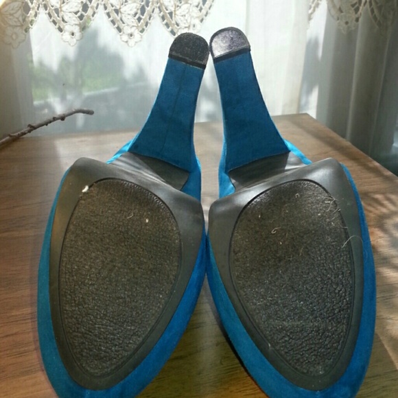 Turquoise Pumps - Picture 2 of 3