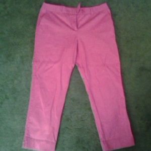 Pink vineyard vines capris. So preppy!