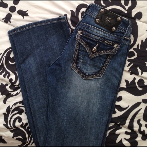 ✨BUNDLE✨ Bootcut Miss Me Jeans and Red Ariat shirt