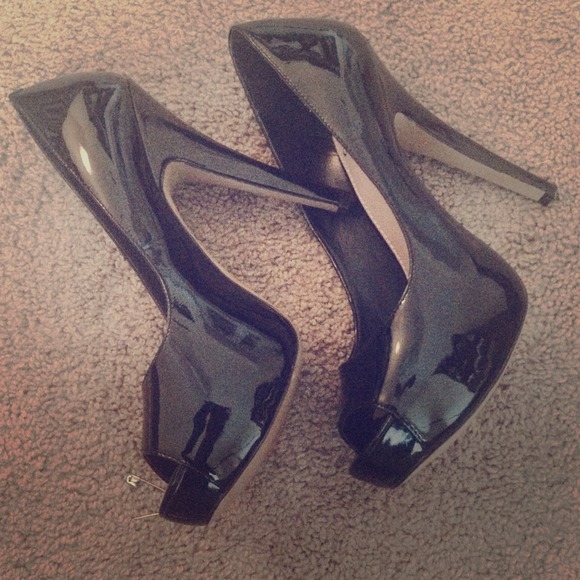 Black Patent Peep-toe Pumps