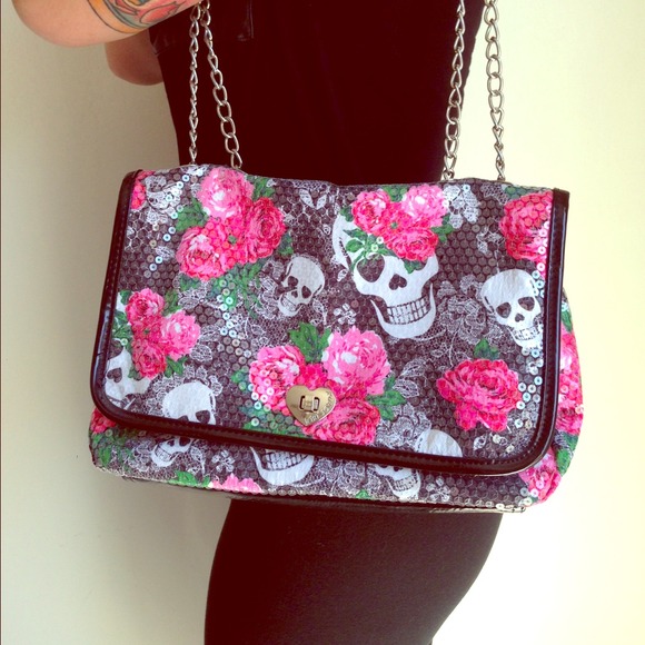 ♦️Hold 9/5♦️Betsey Johnson Skull Purse