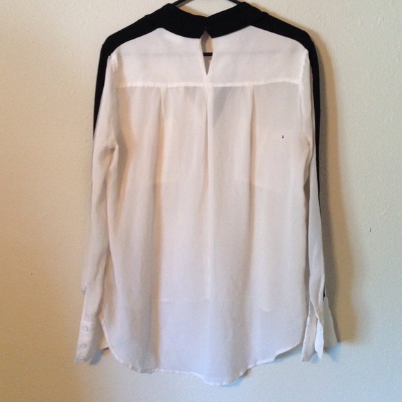 💥Trade💥 BCBG Silk Blouse for @inapadua - Picture 3 of 4