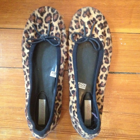 Super comfortable leopard ballet flats