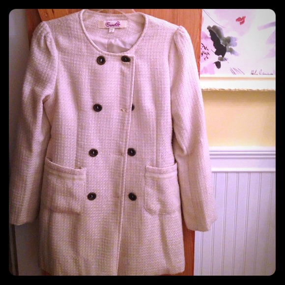 White jacket with a light sparkle touch