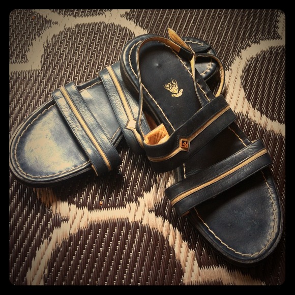 SOLDsoldSOLDVintage unisex Gucci sandals