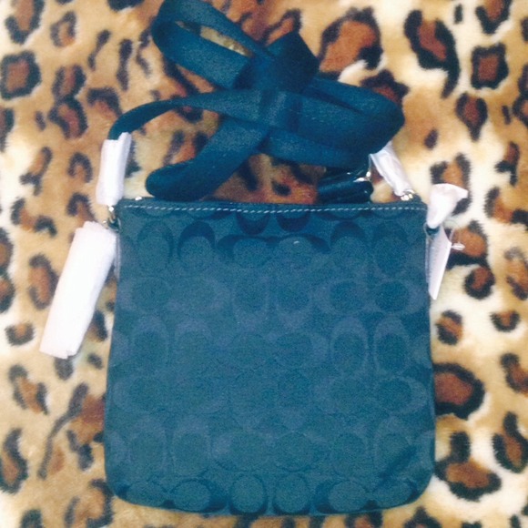 💯% Authentic Coach Swingpack - Picture 2 of 2