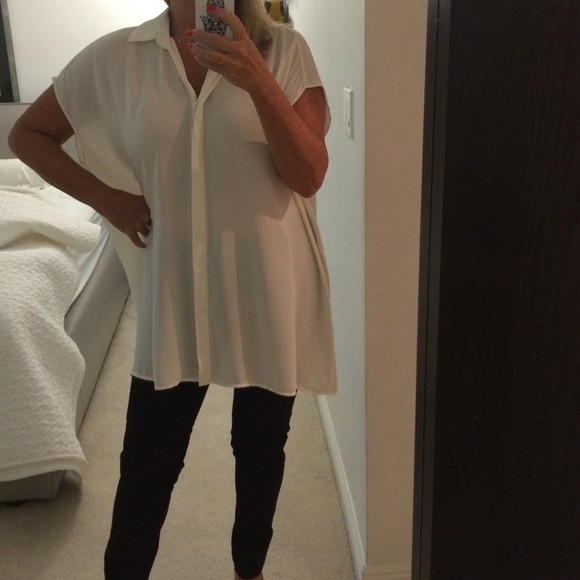 SOLD SOLD  FOREVER 21 Off White High Low Blouse - Picture 2 of 2