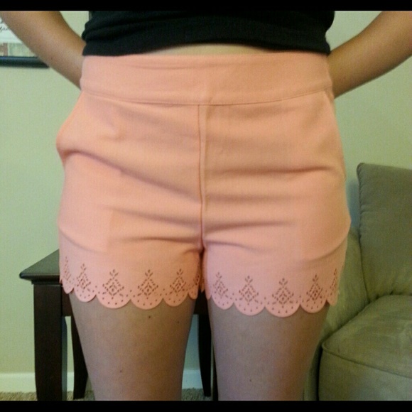 Salmon Scallop Edged Shorts NWOT