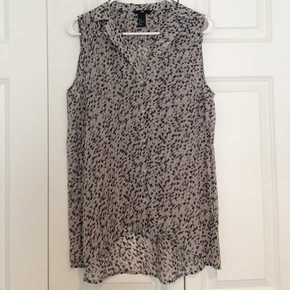 H&M Tops - H&M Print Grey Tones Blouse