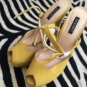 Shoe Mint Mia Platform T-strap!!