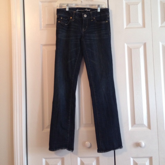 American Eagle size 2 boot-cut medium wash jeans.