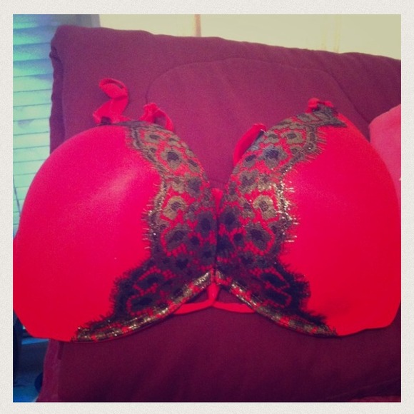 Victoria secret miraculous plunge bra