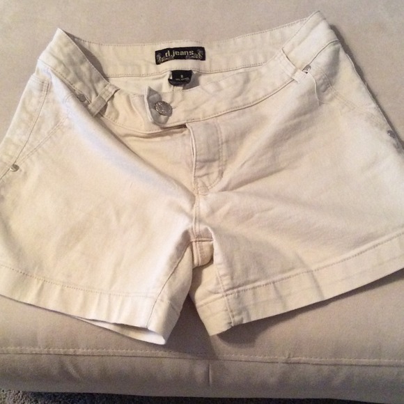 🎀reserved for tracie29w🎀 Ivory Jean shorts