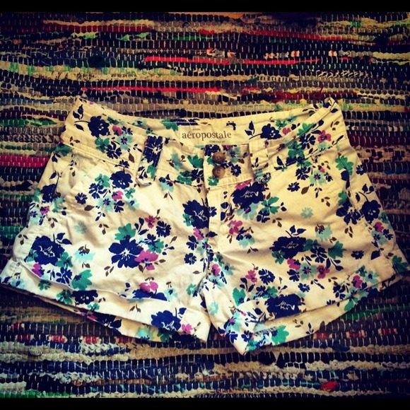 Floral aeropostale shorts size 0