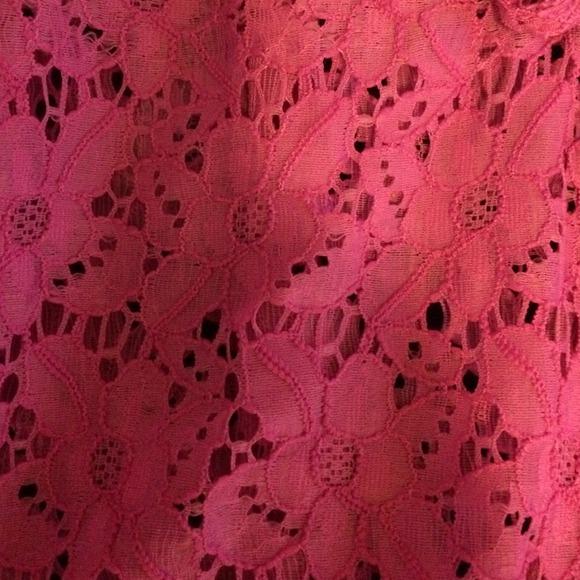 ✨Pink Lace Top✨ - Picture 3 of 3