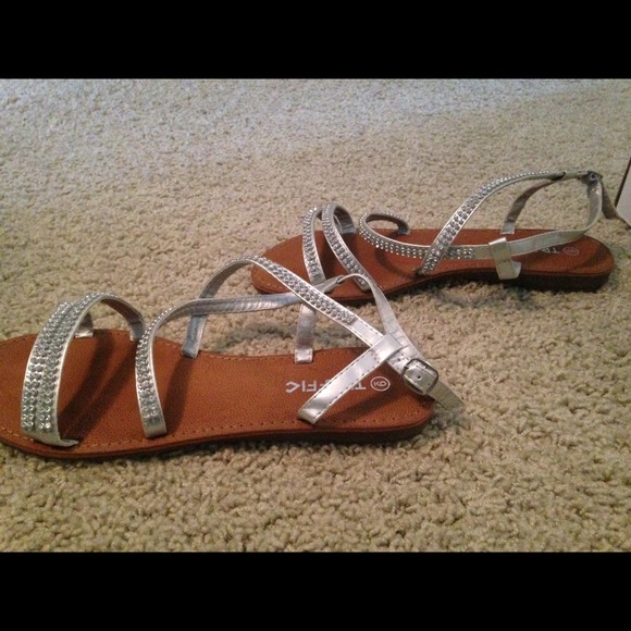 Sandals - Picture 4 of 4