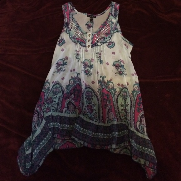 ✨Adorable Frilly Tank✨ - Picture 2 of 4