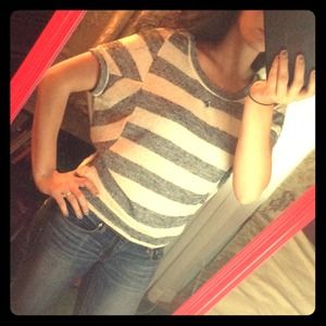 Short sleeve sweater