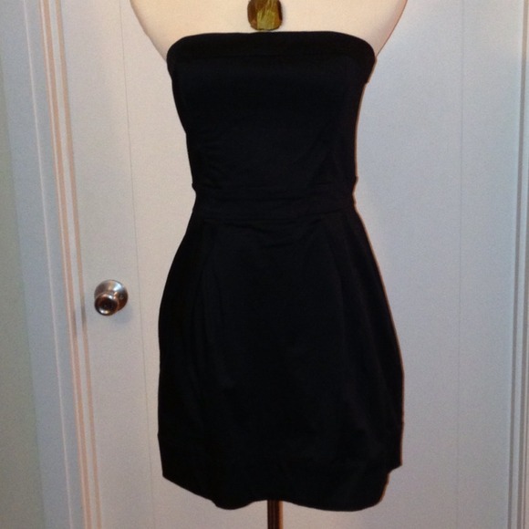 French Connection Dresses & Skirts - French Connection strapless mini dress