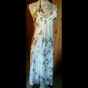 🎉HP 7/11 🎉 Date Night Jones NY Satin nightgown